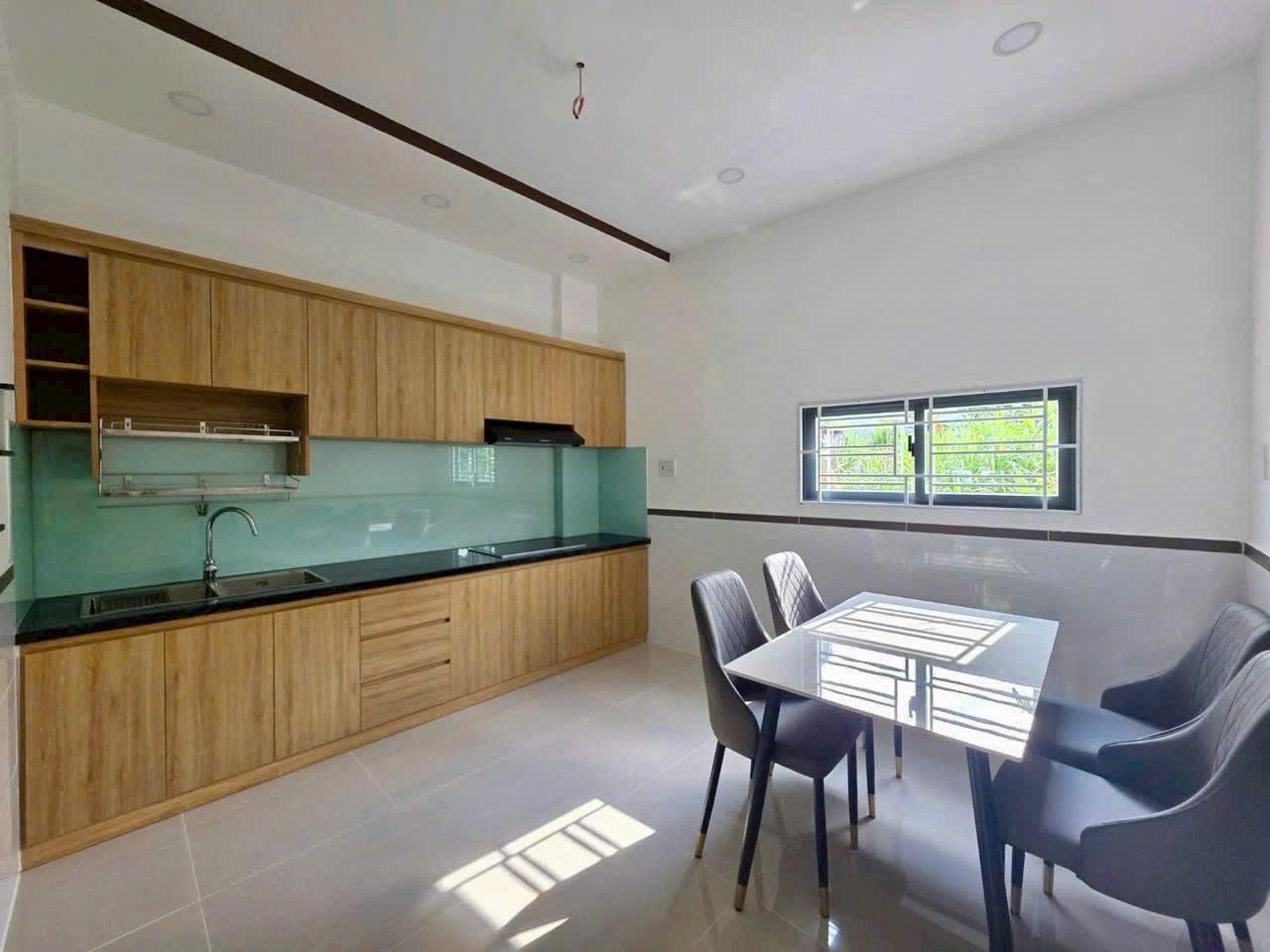 BÁN NHÀ MỚI ĐẸP 3 TẦNG MẶT TIỀN KINH DOANH ĐƯỜNG 2/4, VĨNH PHƯỚC, NHA TRANG. ZÁ 9TỶ790. 4