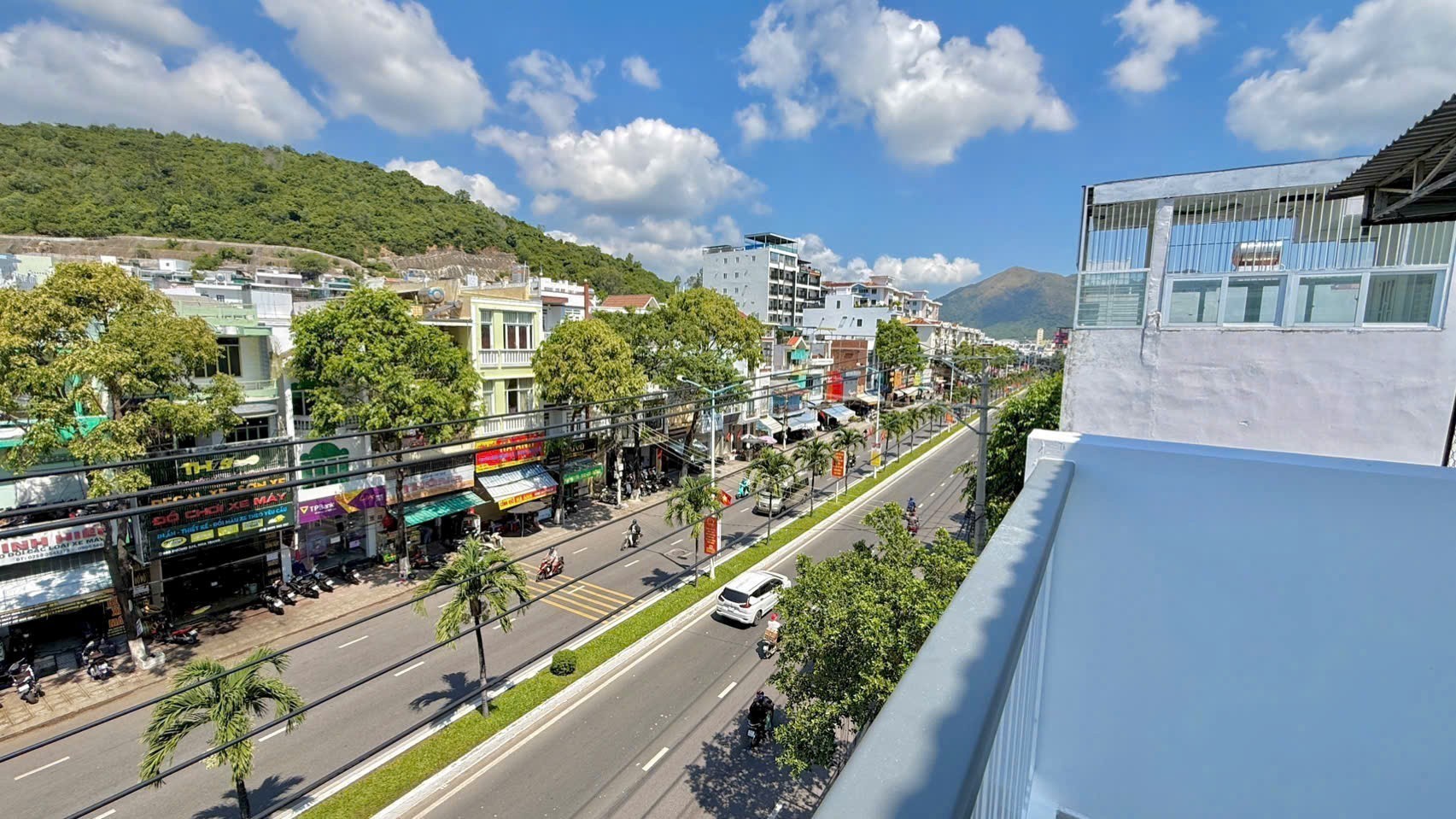 BÁN NHÀ MỚI ĐẸP 3 TẦNG MẶT TIỀN KINH DOANH ĐƯỜNG 2/4, VĨNH PHƯỚC, NHA TRANG. ZÁ 9TỶ790. 2