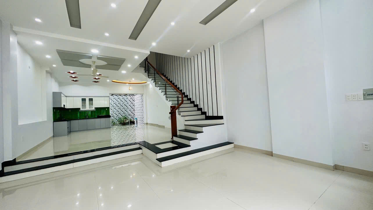 NHÀ MẶT TIỀN 6M-100M2- GẦN SIÊU THỊ GO-KHAI THÁC KINH DOANH LUÔN 5