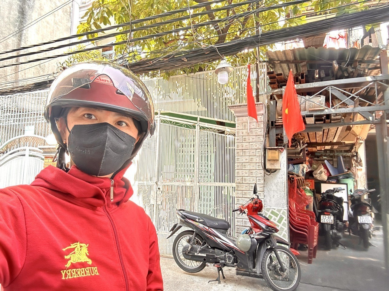 BÁN NHÀ NGON- MẶT TIỀN HẺM XE HƠI LÝ THUYẾT Đ. ĐOÀN VĂN BƠ- GẦN CHỢ 200 Đ.XÓM CHIẾU- TÔN ĐẢN- CÁCH