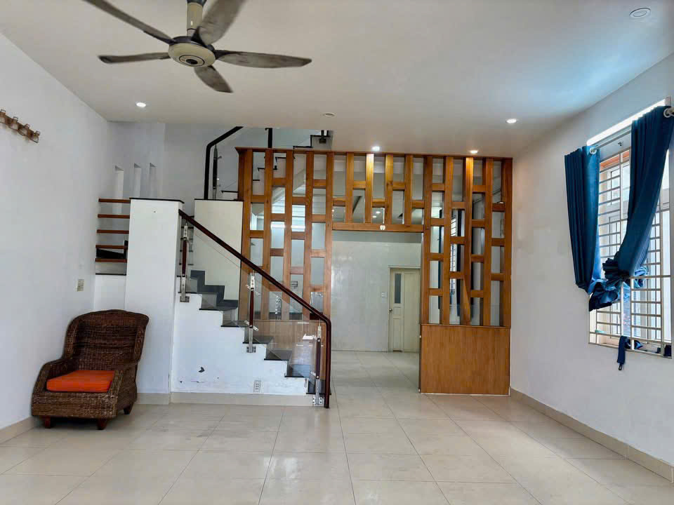 Cho thuê Nhà mặt tiền Phường Phước Long B, Quận 9, Diện tích 97m², Giá 17 Triệu/tháng