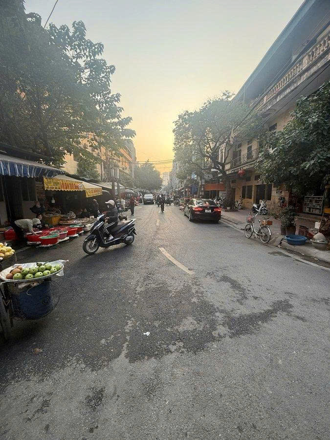 Cần bán Nhà mặt tiền đường Trần Văn Chuông, Phường Quang Trung, Diện tích 37m², Giá 15.2 Tỷ