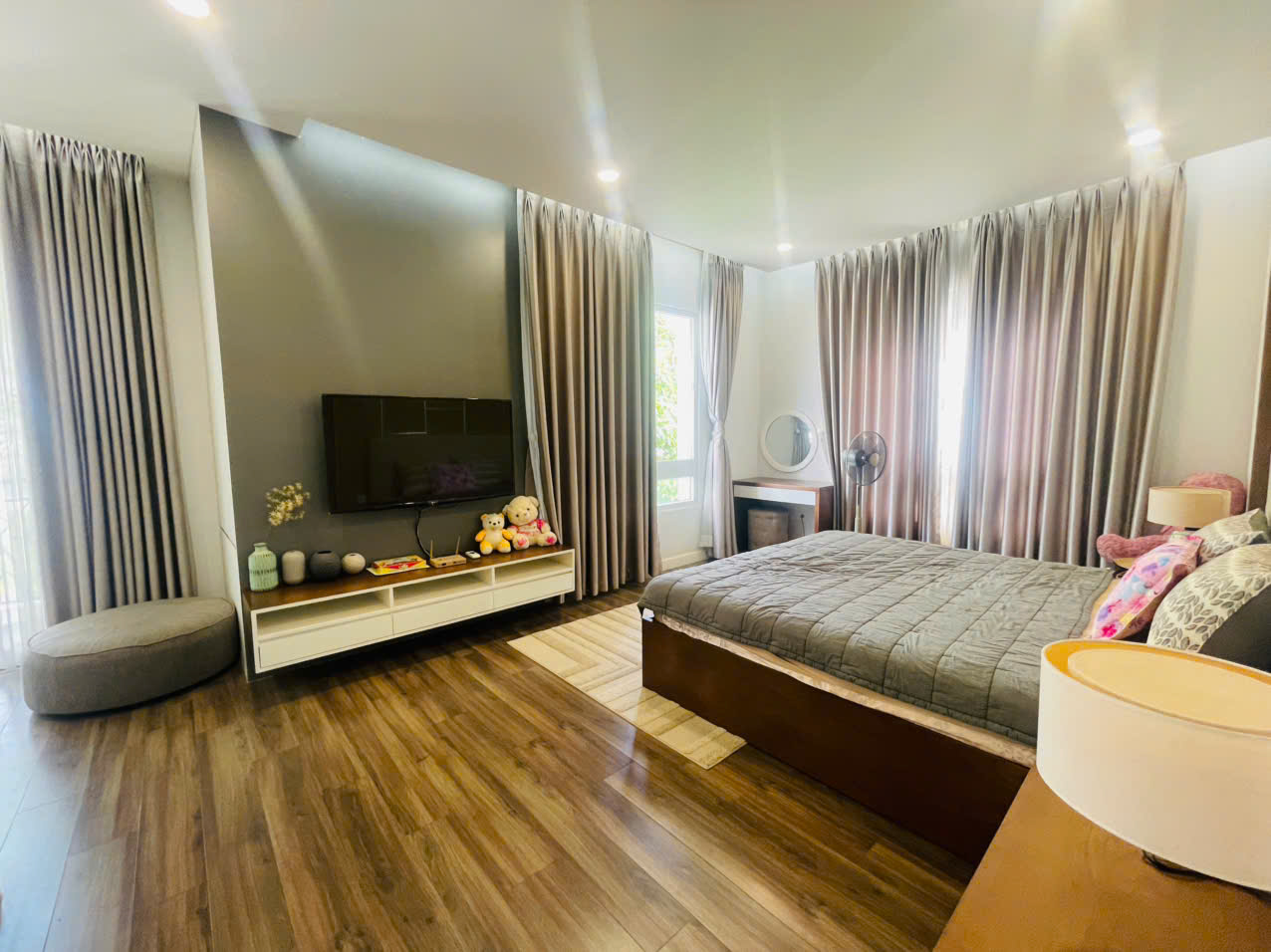 Cho thuê Biệt thự Quận 9, Hồ Chí Minh, Diện tích 251m², Giá Thương lượng 2