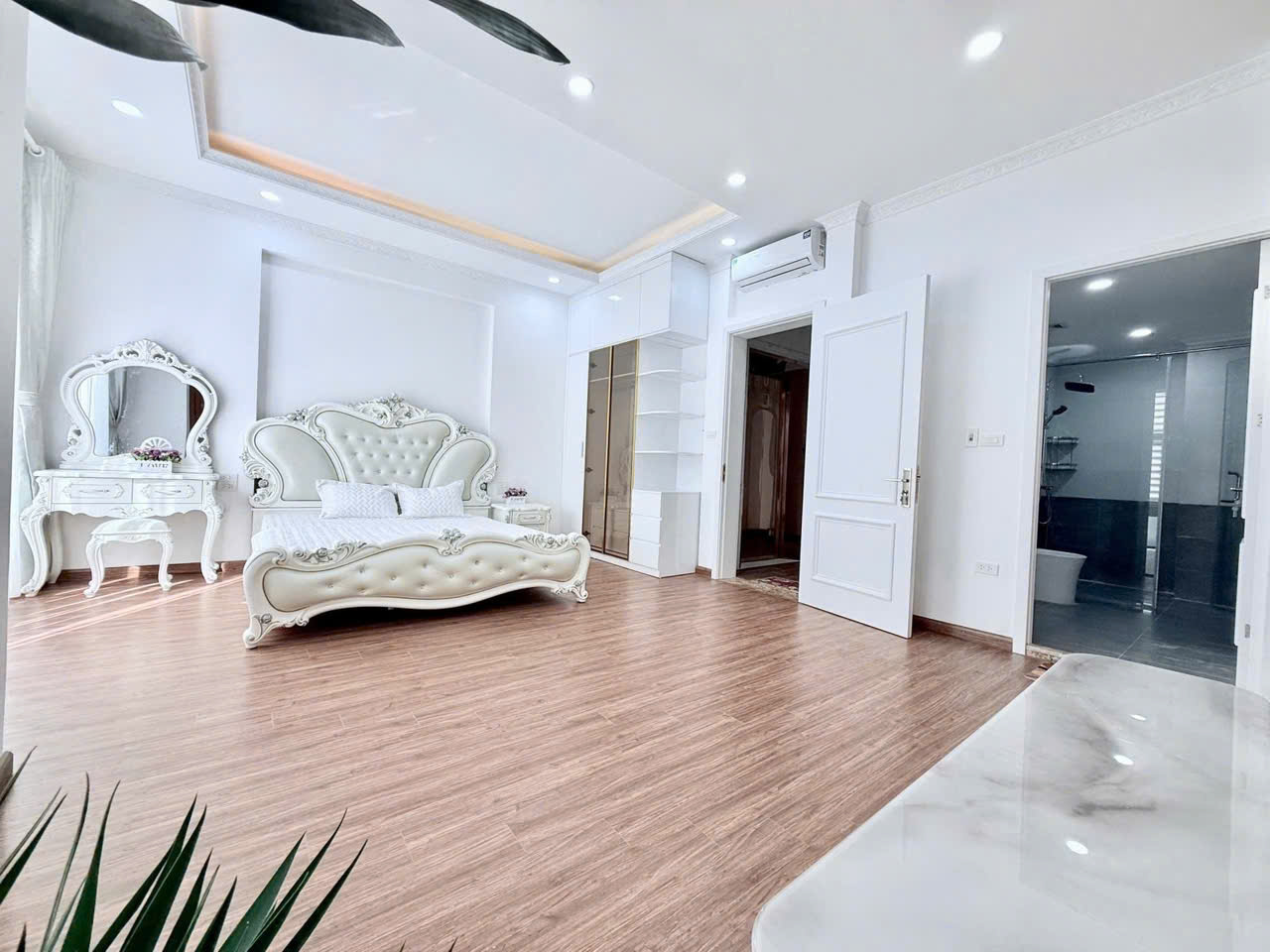 CHÙA BỘC – DIỆN TÍCH  60M – 7 TẦNG  – MT-  5M MẶT TIỀN  – THANG MÁY – 40M RA PHỐ 4