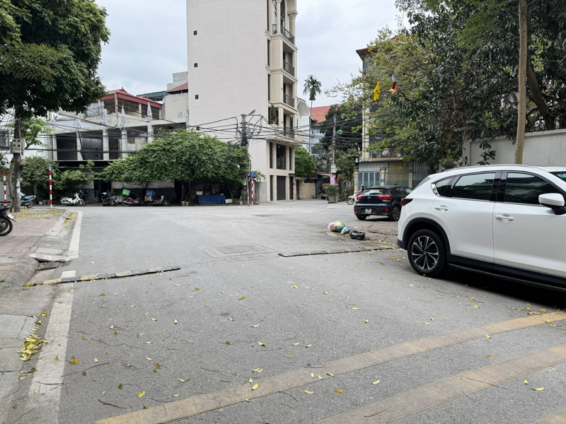 Bán nhà 4 tầng 85,2m2 thực tế hơn 90m, 3 mặt thoáng tại ngõ 111 Lâm Hạ. Đường 20m 4