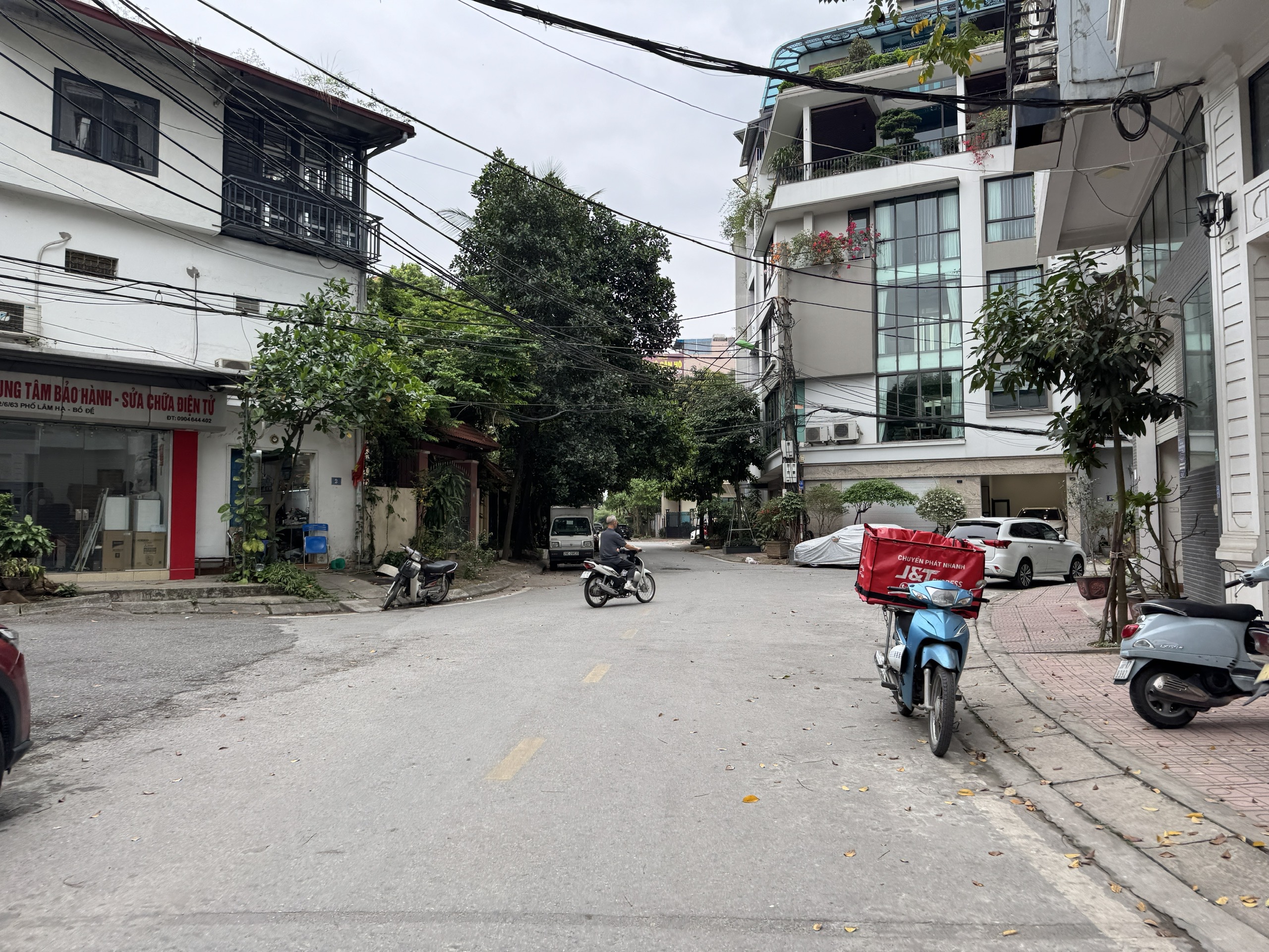 Bán nhà 4 tầng 85,2m2 thực tế hơn 90m, 3 mặt thoáng tại ngõ 111 Lâm Hạ. Đường 20m 5