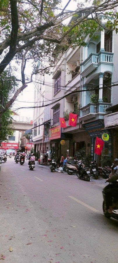 Bán nhà 5 tầng mặt phố Bế Văn Đàn, 31m2, mặt tiền 4.3m, vị trí đẹp, kinh doanh sầm uất, giá 15 tỷ