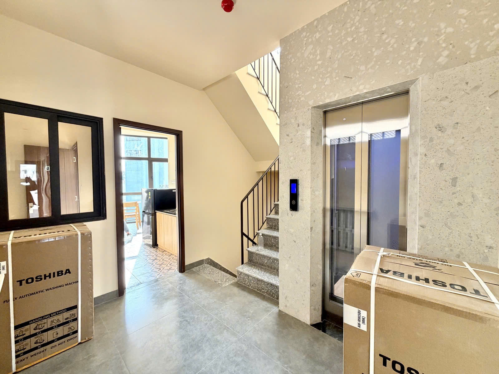 CHDV MỚI 100% – THANG MÁY – 11–14 PHÒNG – DÒNG TIỀN 80TR – TẦM 16 TỶ 3