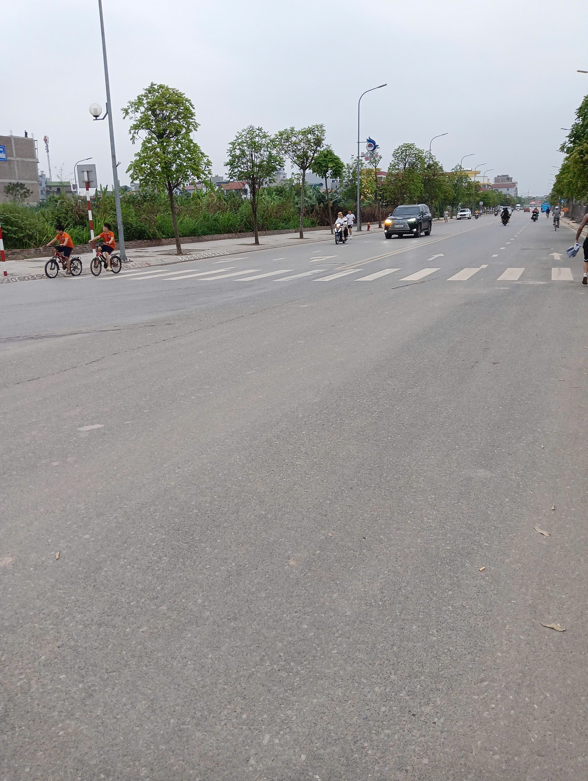 BÁN NHÀ MẶT ĐƯỜNG CỰ KHỐI HOA ĐỘNG – LONG BIÊN – VỊ TRÍ ĐẮC ĐỊA . 2