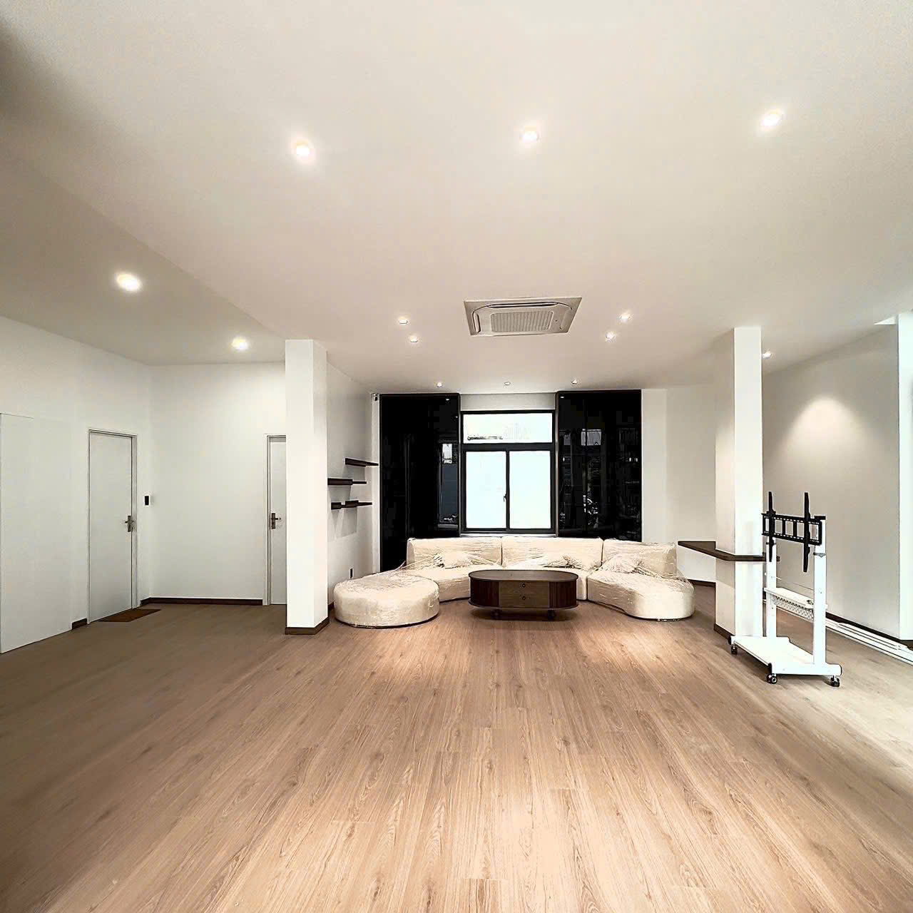 Cho thuê Biệt thự Bình Thạnh, Hồ Chí Minh, Diện tích 400m², Giá 090 Triệu/tháng 6