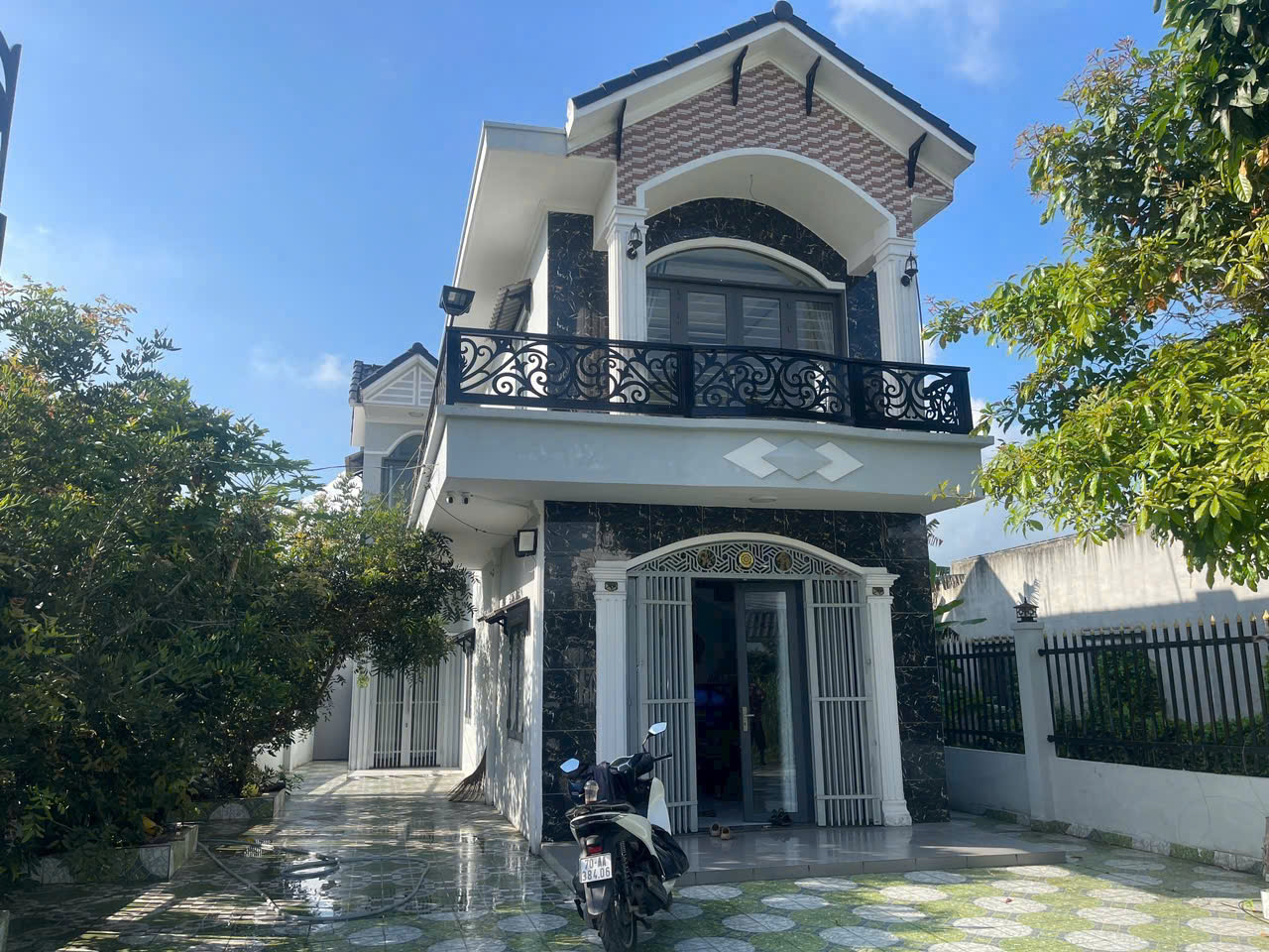 Bán biệt thự góc 2 mt xã Long Cang, Cần Đước 1 lầu 3pn 2wc dt 251m2 giá 5,2 tỷ