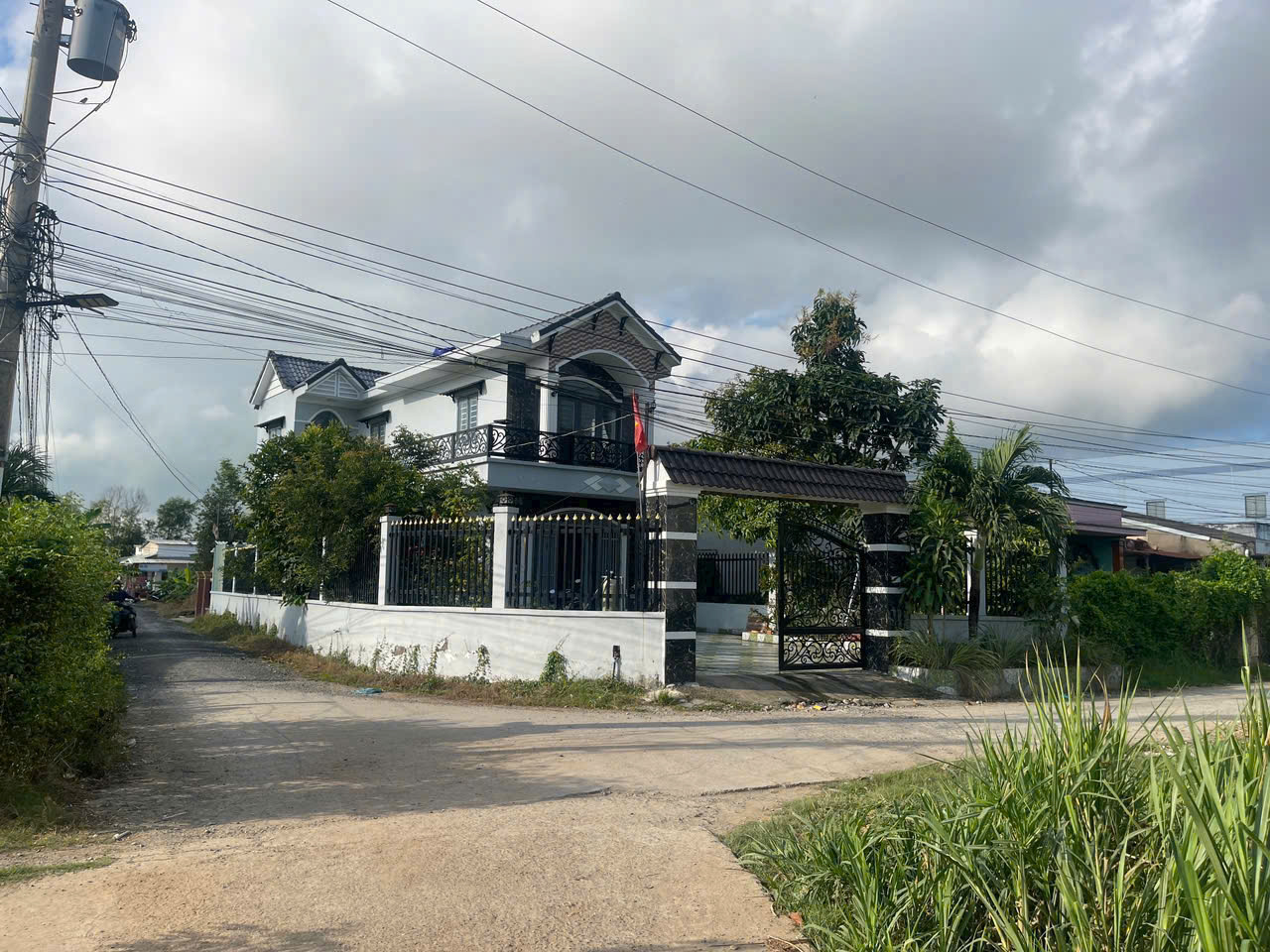 Bán biệt thự góc 2 mt xã Long Cang, Cần Đước 1 lầu 3pn 2wc dt 251m2 giá 5,2 tỷ 3