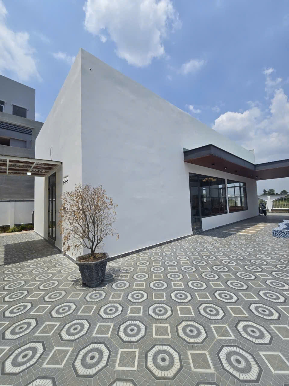 Bán villa sân vườn hồ bơi Long Thượng, Cần Giuộc dt550m2 , 3pn,2wc giá 5,6 tỷ 6