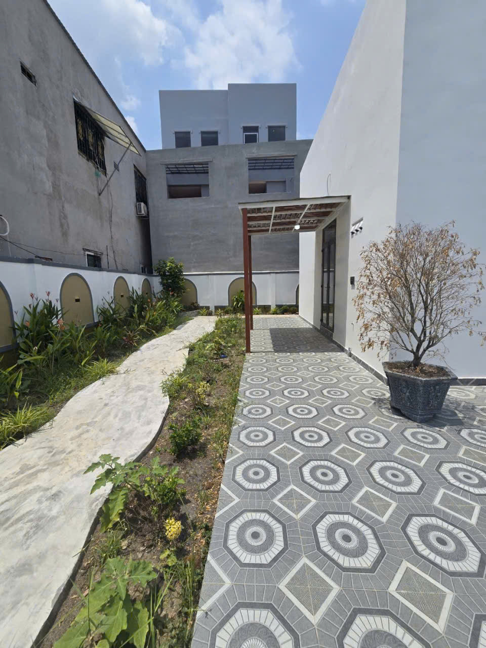 Bán villa sân vườn hồ bơi Long Thượng, Cần Giuộc dt550m2 , 3pn,2wc giá 5,6 tỷ 9