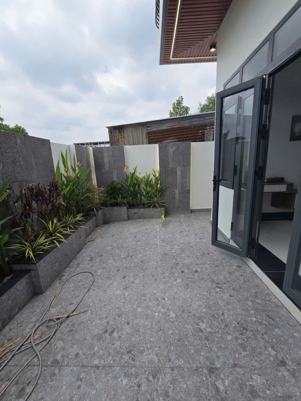 Bán Villa sân vườn kế chợ Long Thượng dt 198m2 , 1 lầu , 3pn,3wc giá 4,6 tỷ 4