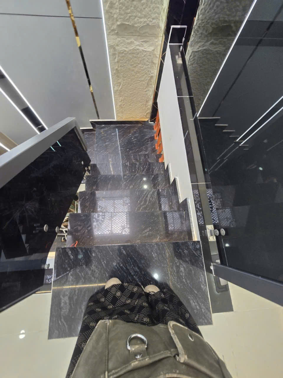 Bán Villa sân vườn kế chợ Long Thượng dt 198m2 , 1 lầu , 3pn,3wc giá 4,6 tỷ 11