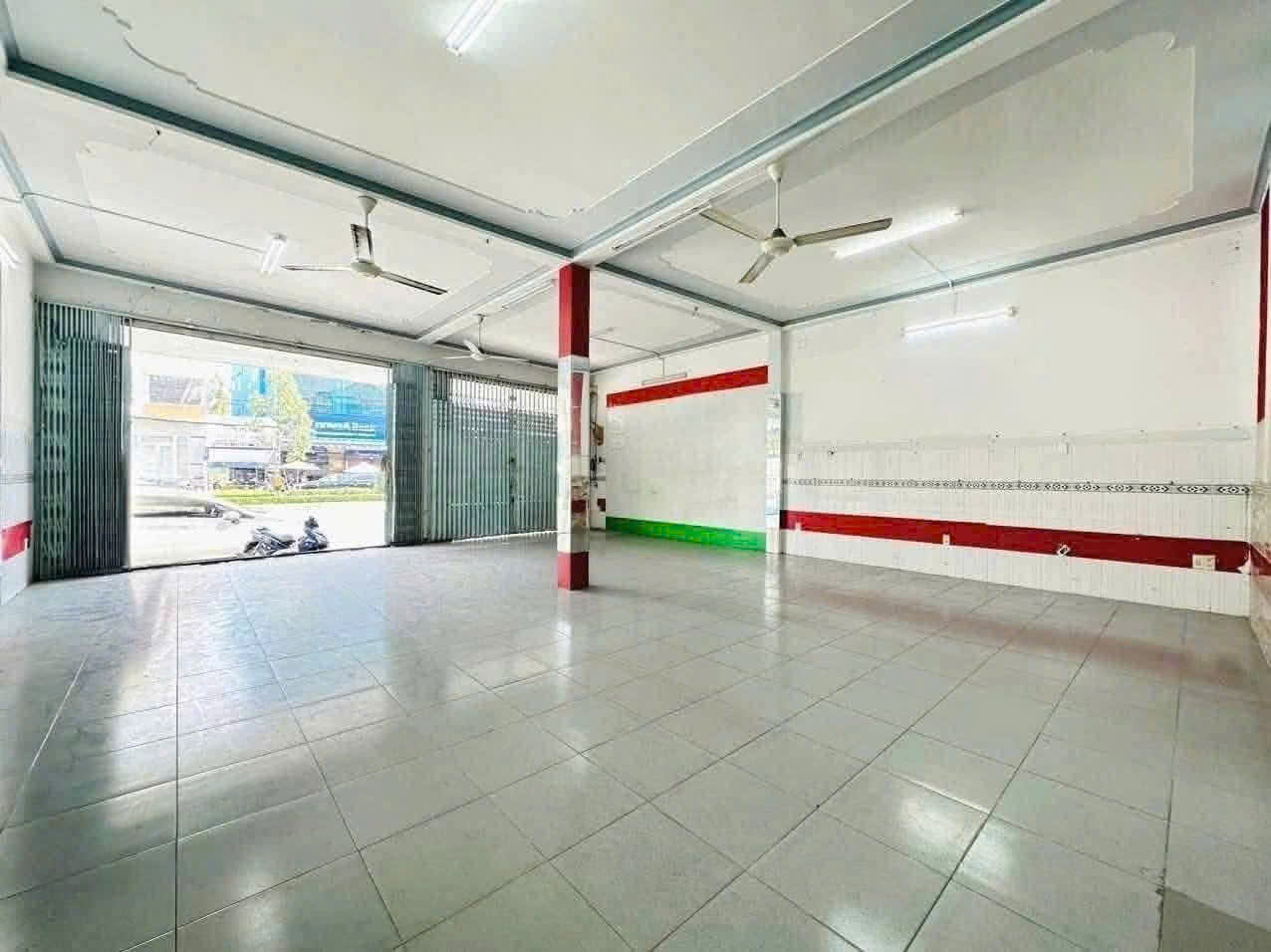 Cho thuê Nhà mặt tiền đường 3/2, Phường Xuân Khánh, Diện tích 300m², Giá 32 Triệu/tháng