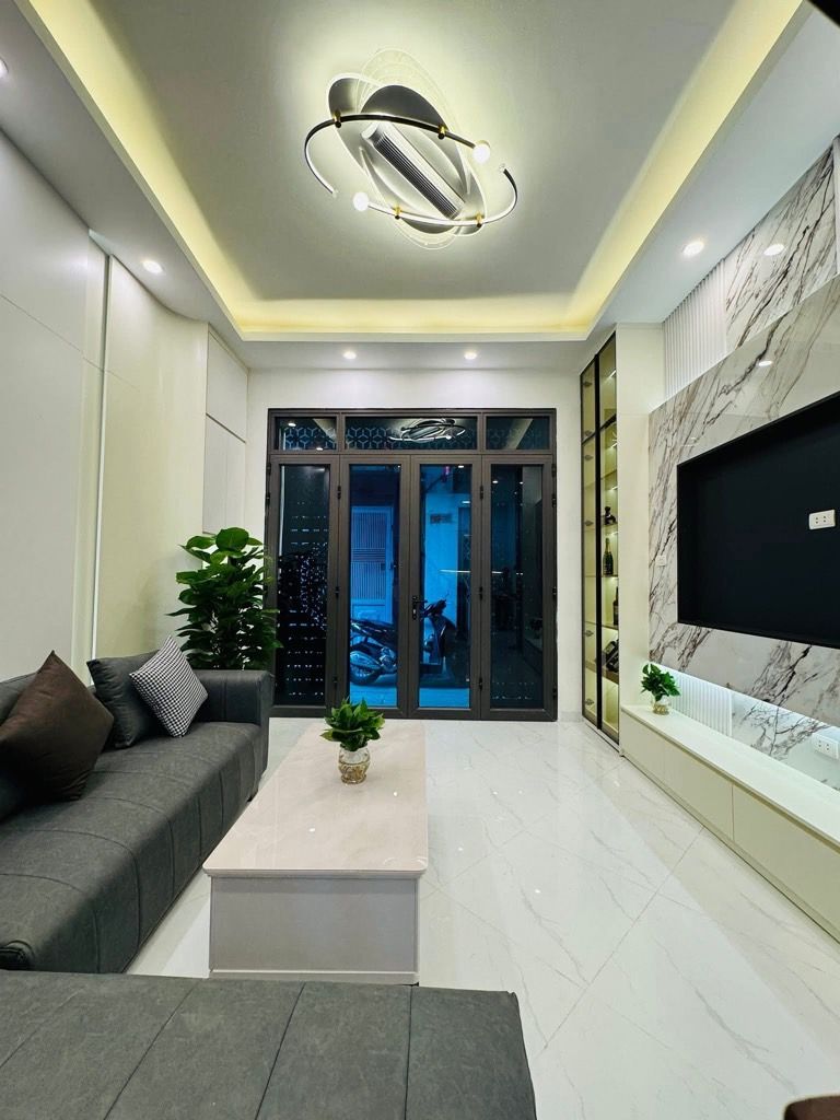 Cần bán Nhà mặt tiền đường Hoàng Mai, Phường Hoàng Văn Thụ, Diện tích 34m², Giá 8.35 Tỷ