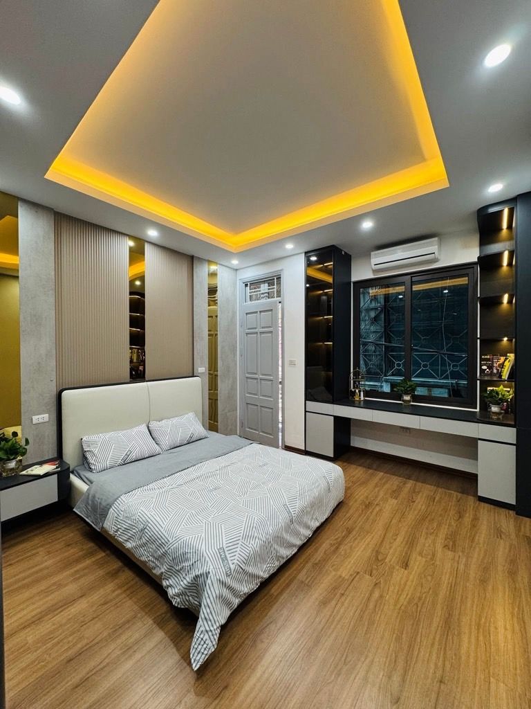 Cần bán Nhà mặt tiền đường Hoàng Mai, Phường Hoàng Văn Thụ, Diện tích 34m², Giá 8.35 Tỷ 2