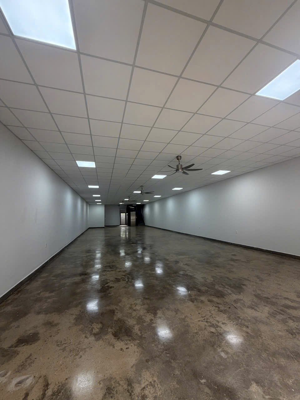 Cho thuê căn nhà mặt đường Lê Thanh Nghị, TP HD, 260m2, mặt tiền 8.5m, thang máy, KD tốt