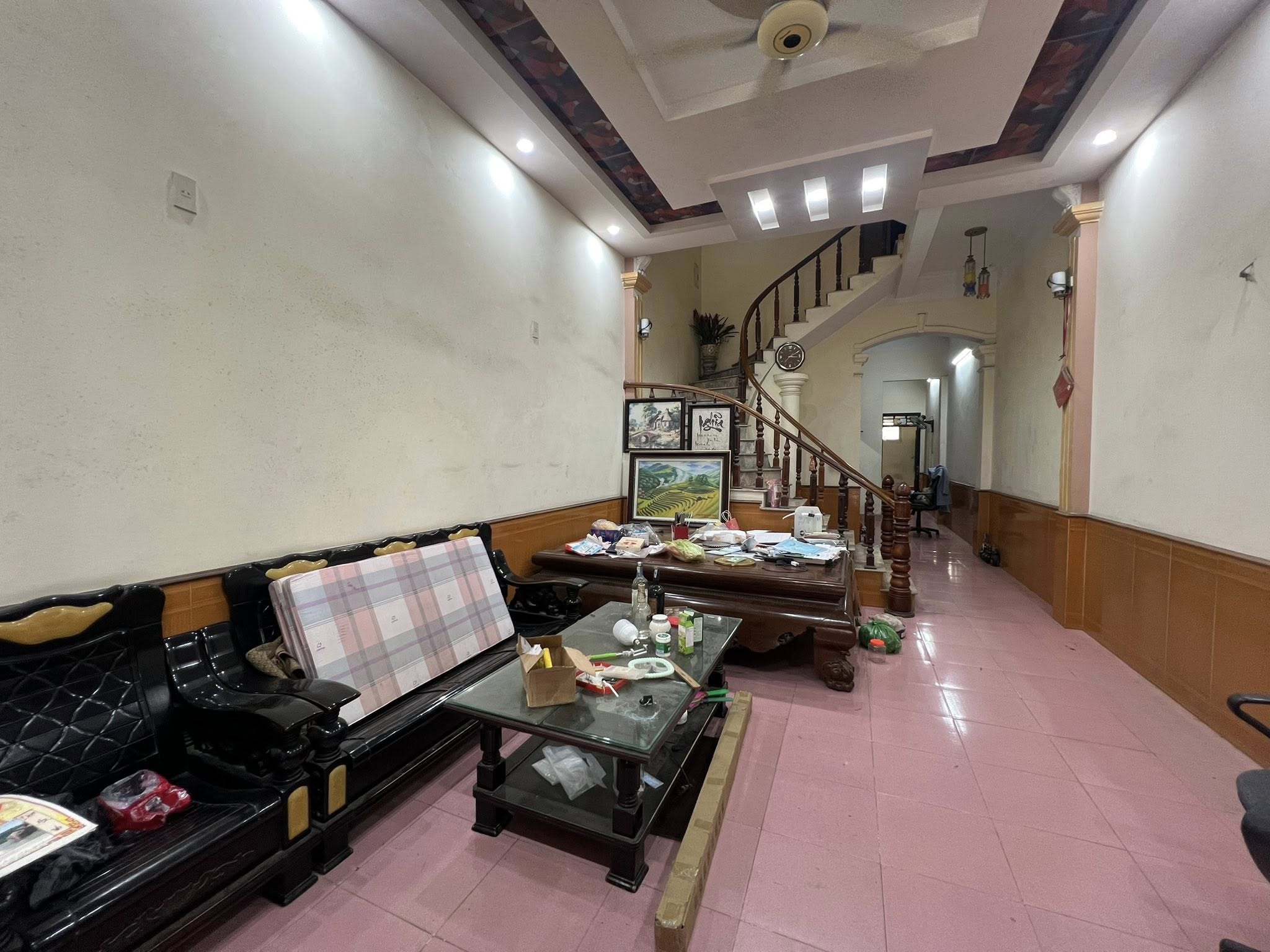 Cho thuê căn nhà 3 tầng mặt phố gần viện Đông Y, ph Hải Tân, TP HD, hơn 100m2, 3 ngủ