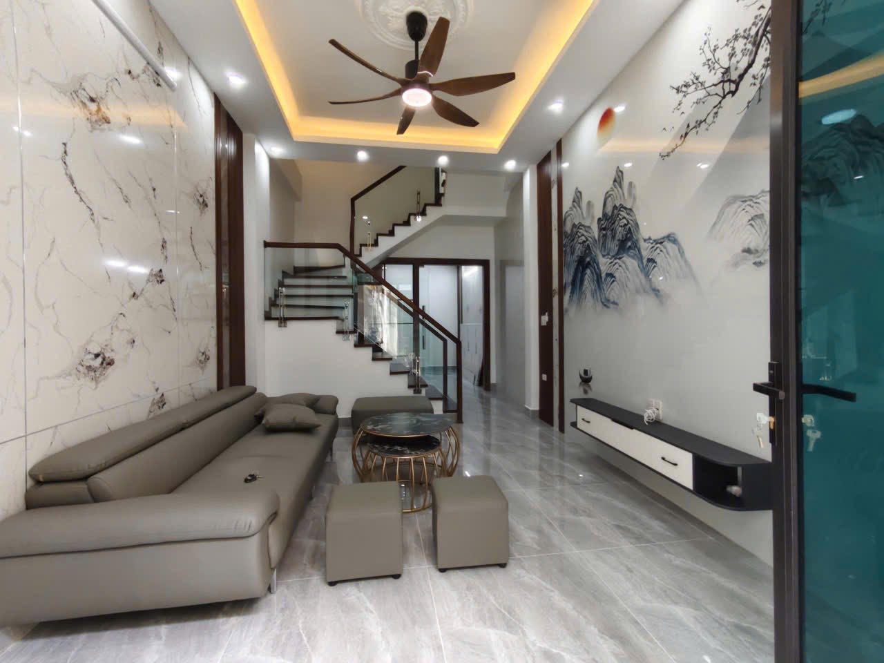 Bán căn nhà 3 tầng ngõ 166 Vũ Hựu, ph Thanh Bình, TP HD, 43.7m2, 3 ngủ, 3 vs, chỉ 2.69 tỷ