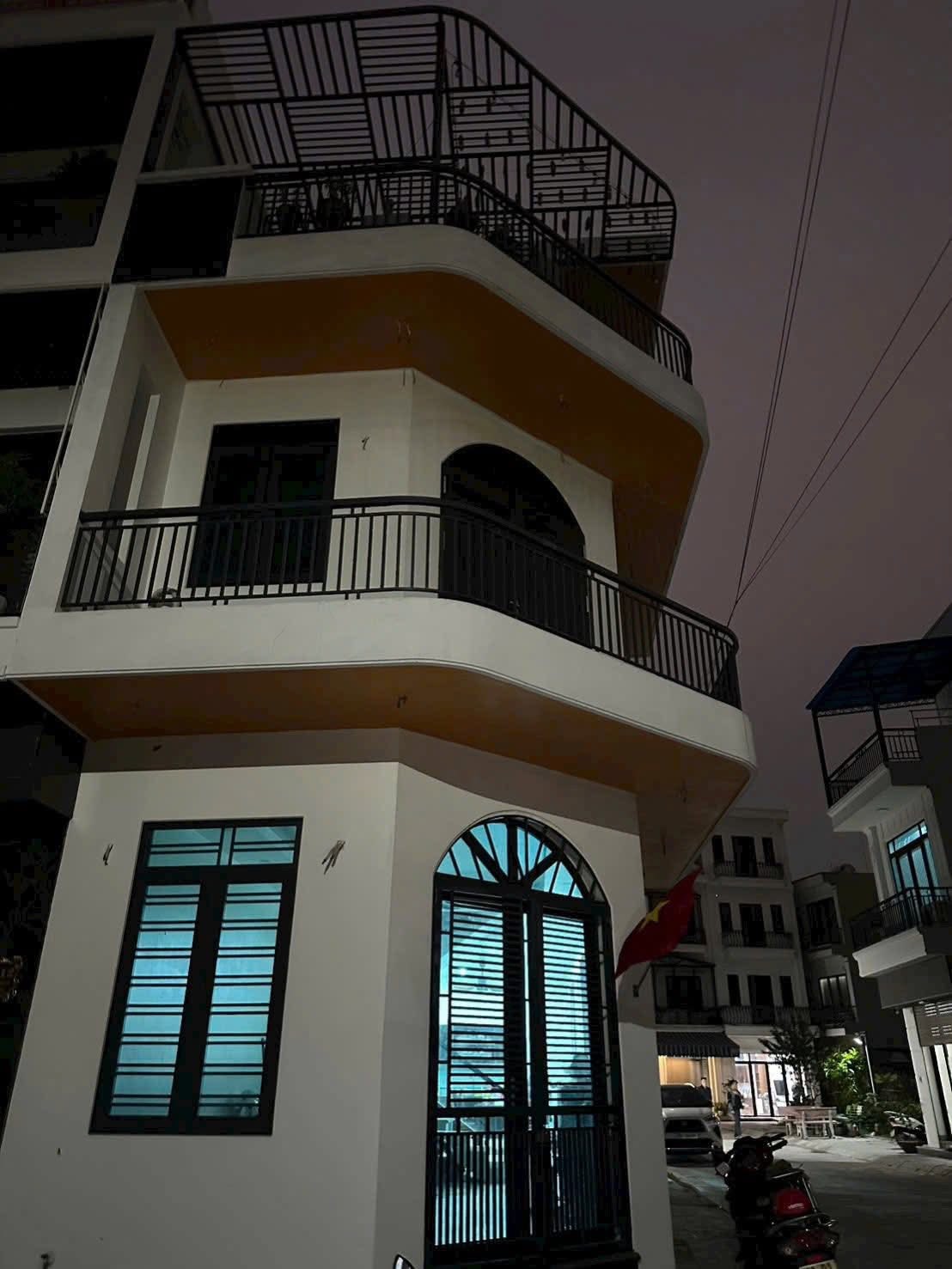 Bán căn nhà 3 tầng lô góc giáp KDC Ngọc Châu, Đông Triều, TP HD, 64.75m2, 3 ngủ, 3vs, 4.1x tỷ