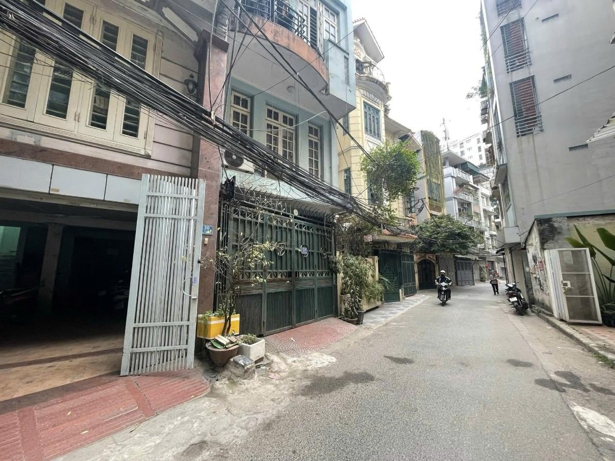 Bán Nhà Nguyễn Phúc Lai 46m2. 6 tầng. mặt tiền 5m. giá 23 Tỷ Đống Đa Hà Nội