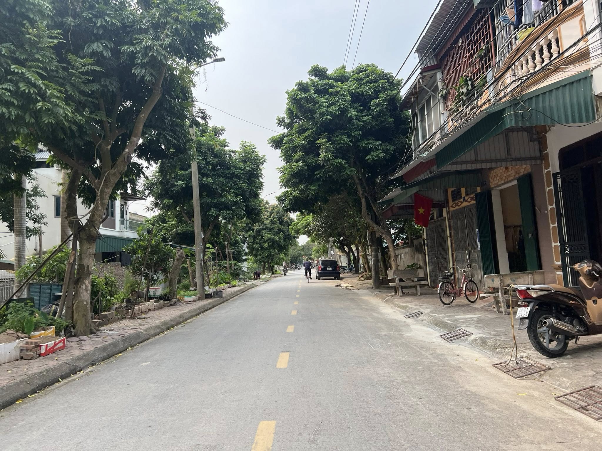 Bán lô đất mặt phố Lê Viết Hưng, ph Ngọc Châu, TP HD, 253.3m2, mt 7.95m, giá tốt, KD 3