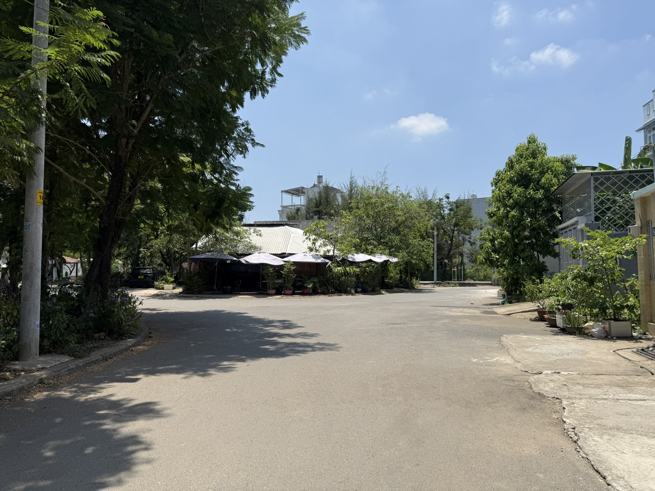 Bán nhà Thủ Đức, 3 tầng Trường Lưu - 64M2 - Hẻm ô Tô - 5.89 TỶ