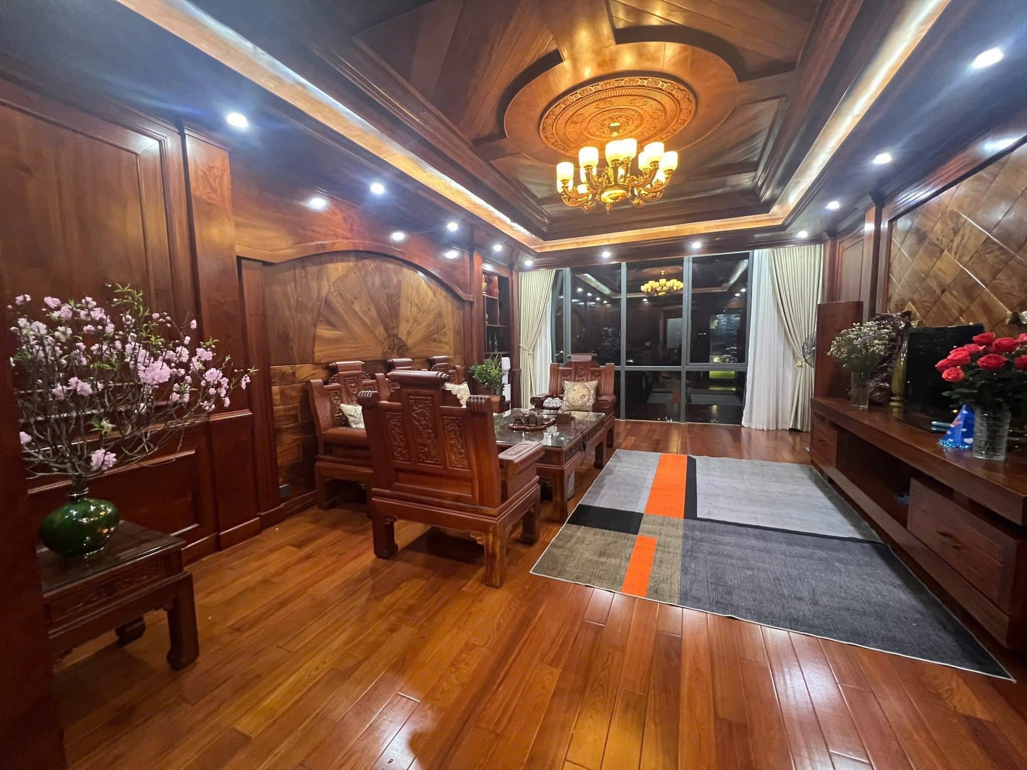 Bán nhà 9 tầng thang máy mặt phố Giáp Nhất