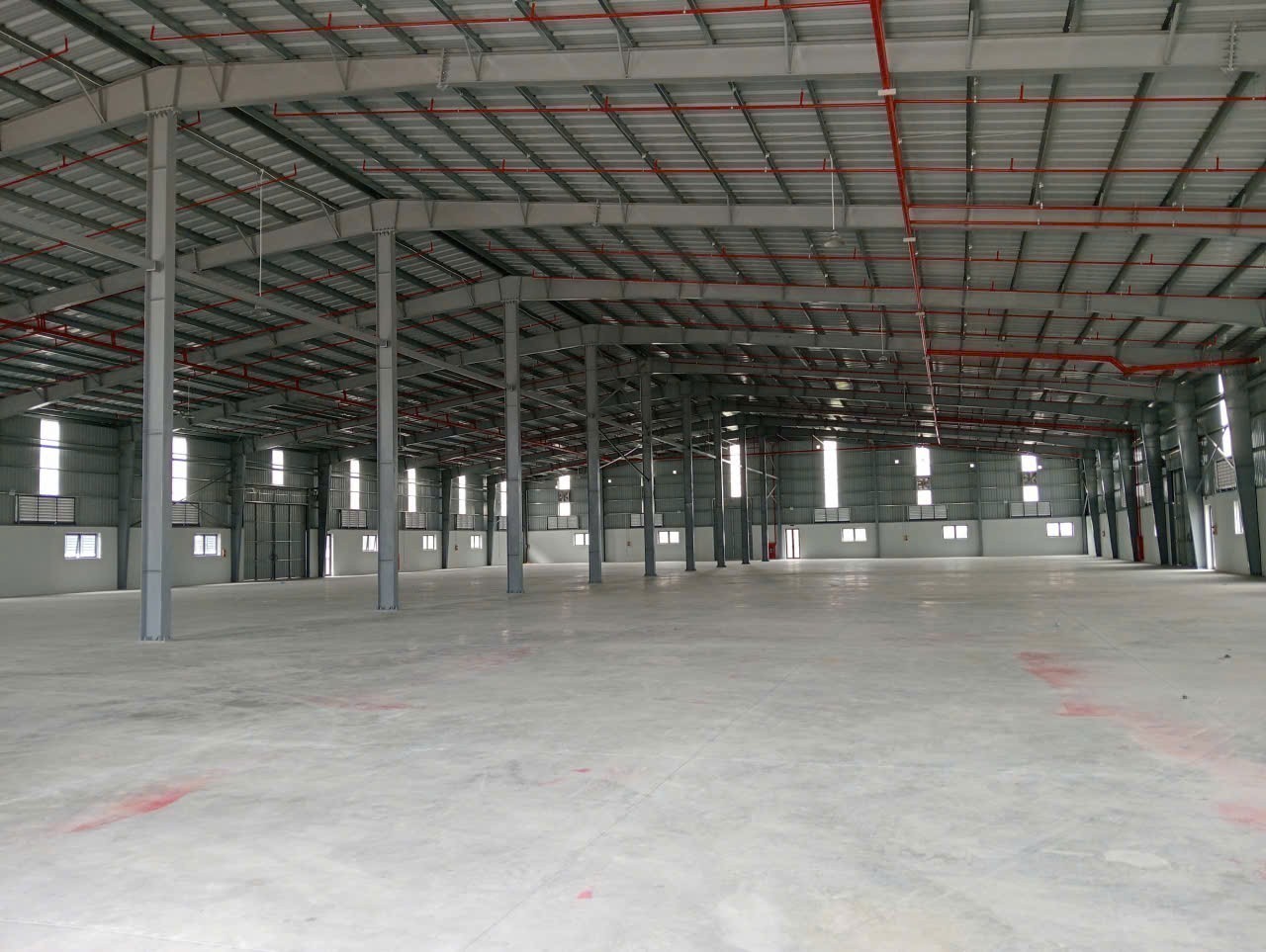 Cho thuê Kho - Nhà xưởng đường 379, Xã Tân Tiến, Diện tích 2100m², Giá 85 Nghìn/m²/tháng