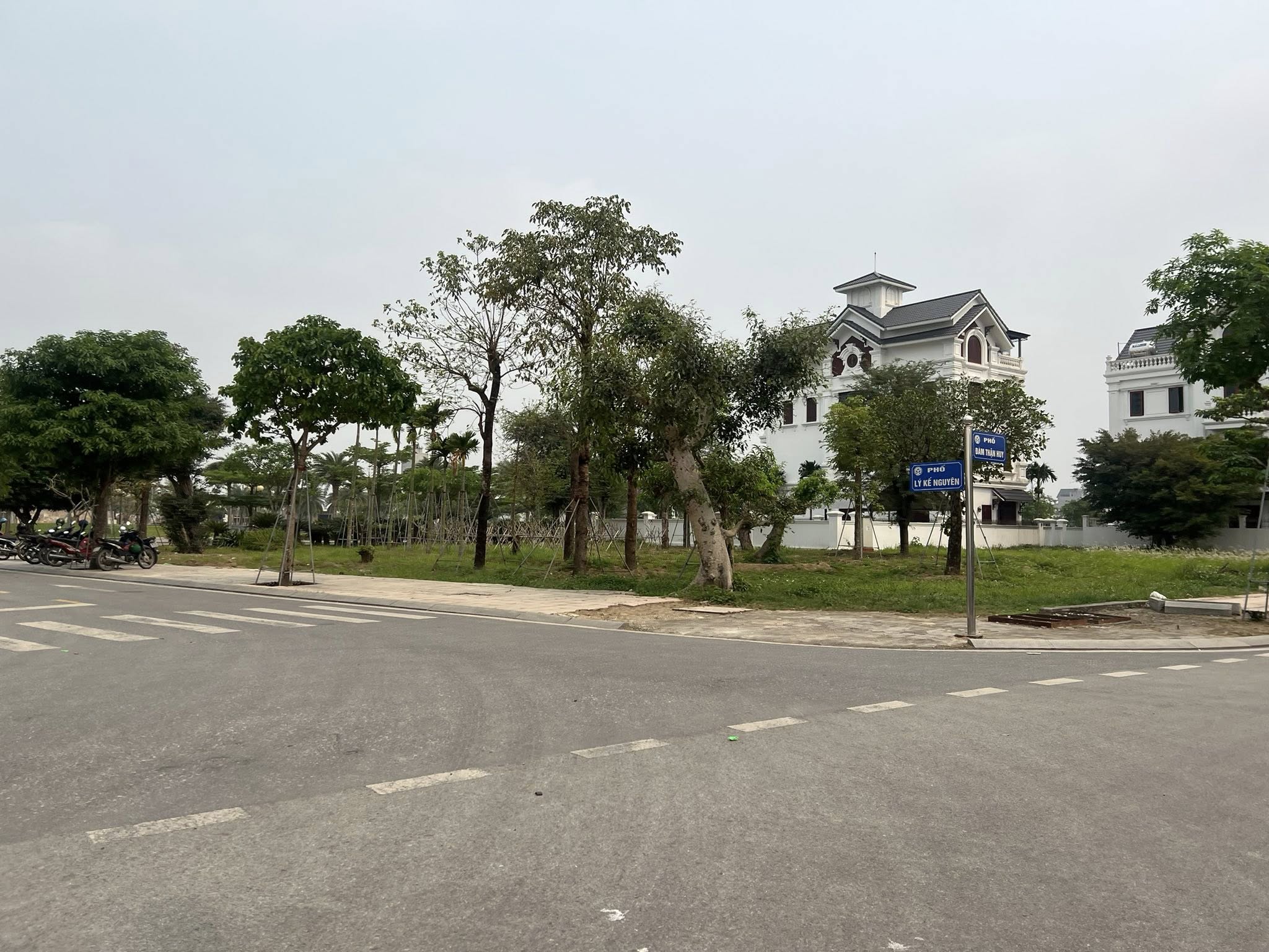 Bán đất diện tích rộng KĐT Quang Giáp, ph Thạch Khôi, TP HD, 150m2 x 3 lô, mặt tiền 30m 2