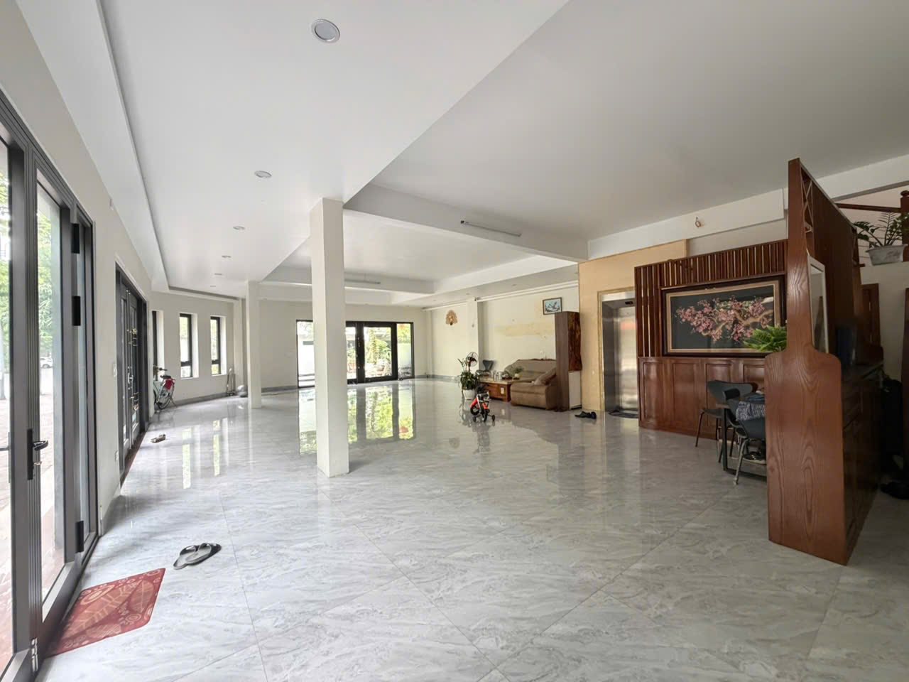 Cho thuê tầng 1 căn nhà góc mặt phố KĐT Ecopark Hải Dương, 150m2, vỉa hè cực rộng 2