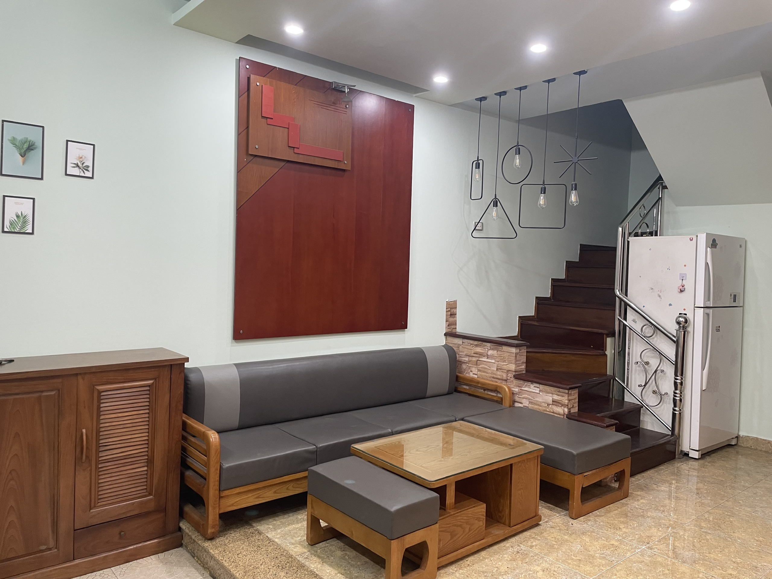 Cho thuê nhà 4 tầng tại ngõ 639 Hoàng Hoa Thám, Ba Đình. Ngõ rộng ba gác tránh. Chỉ 12tr