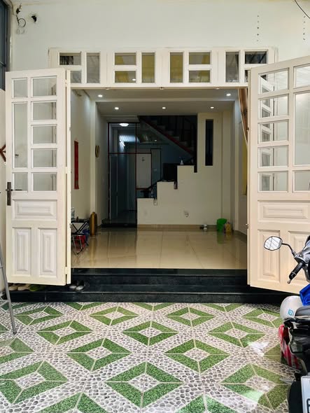 Cho thuê nhà mặt tiền ngay đại học Luật đối diện Chợ Bình Triệu 4.5m x 18m trêt 3 lâu