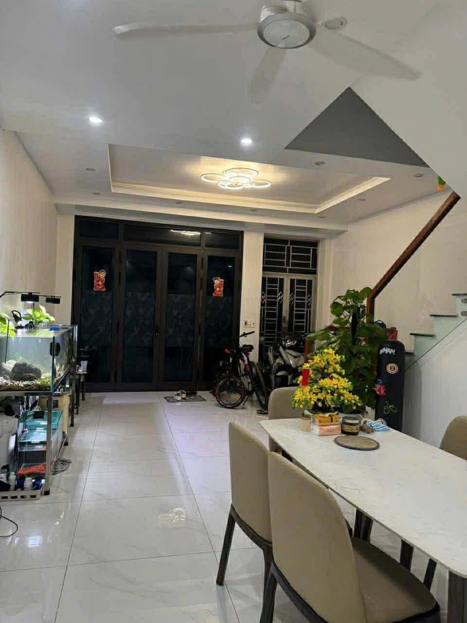 Bán căn nhà 3.5 tầng ngõ phố Phan Chu Trinh, ph Nhị Châu, TP HD, 50m2, mt 5.12m, 3 ngủ 2