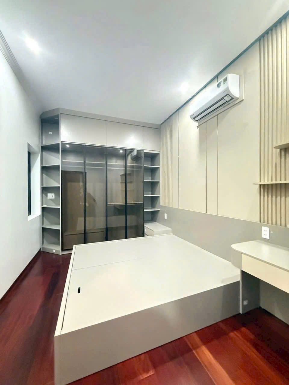 Bán căn biệt thự mặt phố khu Đỉnh Long, ph Tân Bình, TP HD, 174m2, mt 12m, thang máy 11