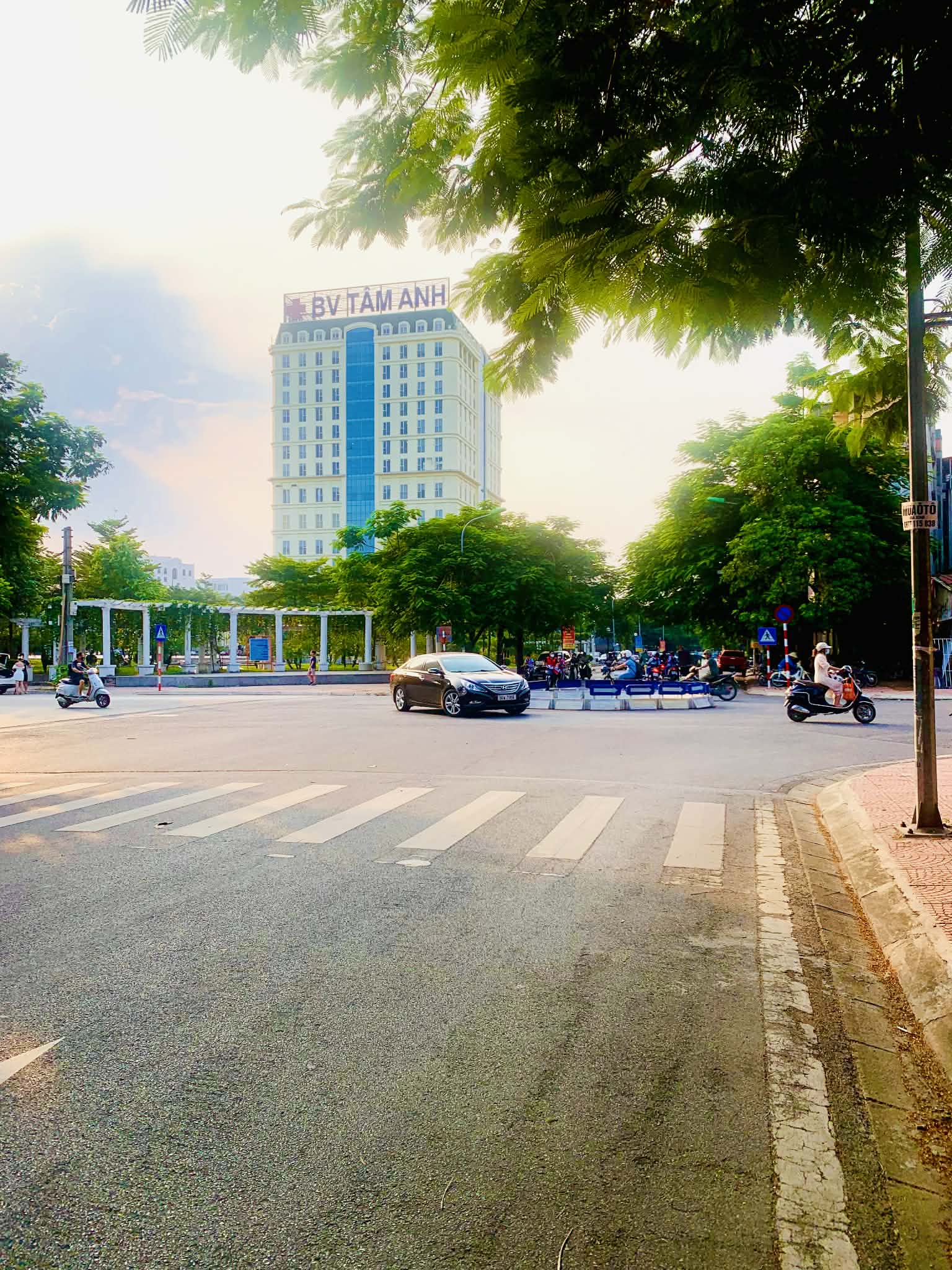 mặt phố Hoàng Như Tiếp, 75m x 5 tầng, mặt tiền 9.5m, dòng tiền ổn định 2