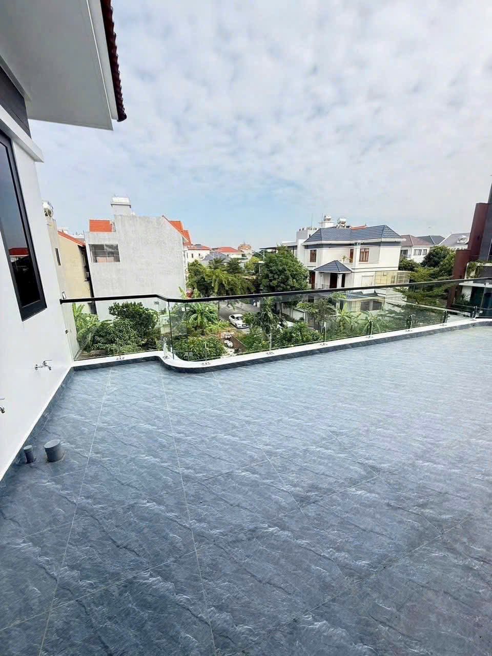 Bán căn biệt thự mặt phố khu Đỉnh Long, ph Tân Bình, TP HD, 174m2, mt 12m, thang máy 13
