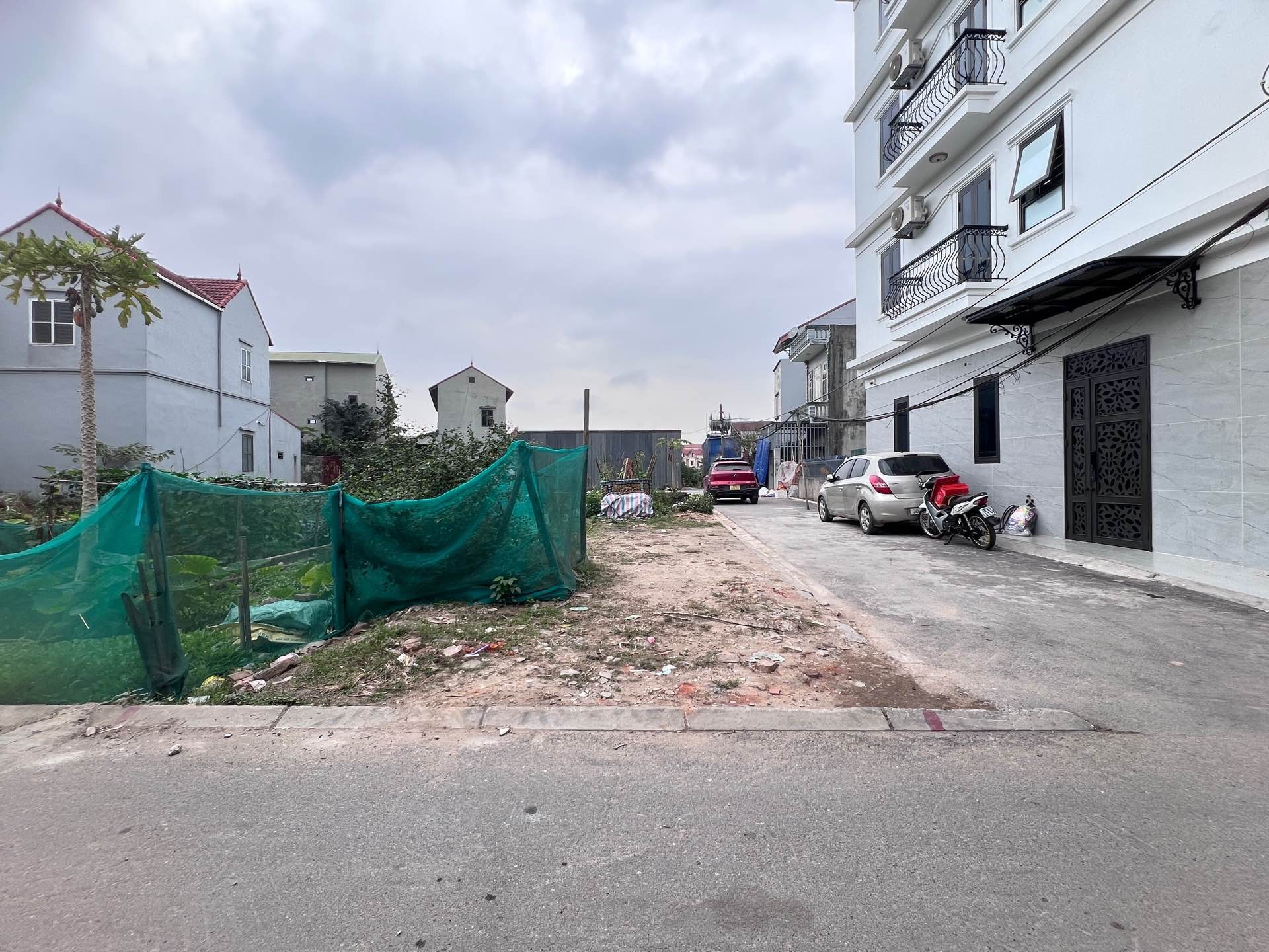 Cần bán lô góc 58,3m2 đất mặt đường Lê Xá, Bát Tràng. Đường thông ô tô 7 chỗ, ngay cạnh Công Viên 3