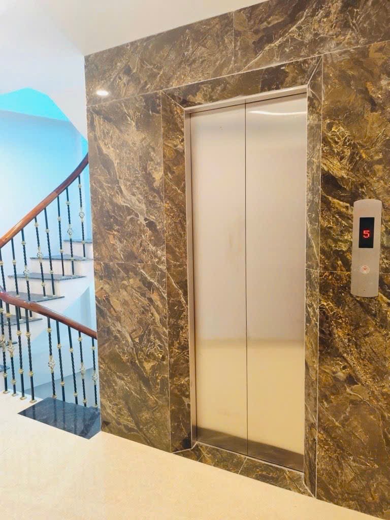 Hạ chào 1 tỷ nhà phố Nguyễn Trãi nhà 5 tầng thang máy, giá đầu tư gần 60 m2 chỉ 2