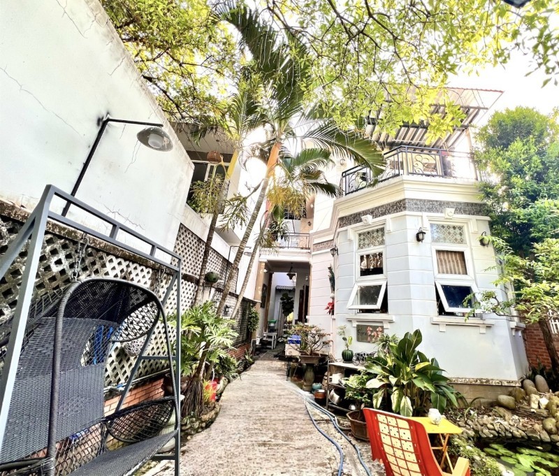 Bán Biệt Thự sân vườn, đường Trương Thanh Hải, Tăng NHơn Phú B, Thủ Đức, TP HCM. DT  210m2, Sổ 4