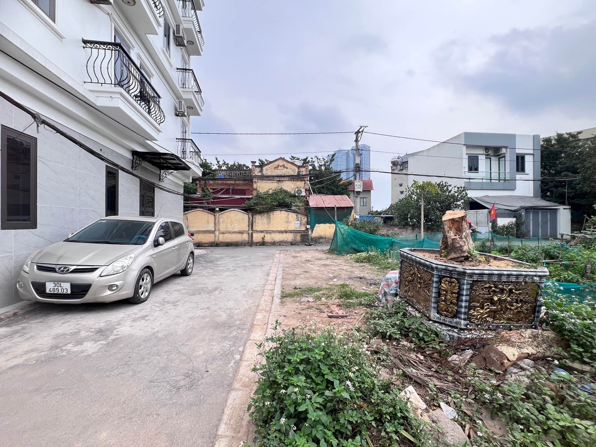 Cần bán lô góc 58,3m2 đất mặt đường Lê Xá, Bát Tràng. Đường thông ô tô 7 chỗ, ngay cạnh Công Viên 2