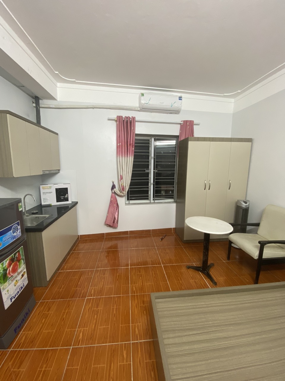 Cho thuê Căn hộ Apartment Tầng 4 tại Số 98 ngõ 116 Phan Kế Bính, Cống Vị, Ba Đình. Chỉ 4tr 4