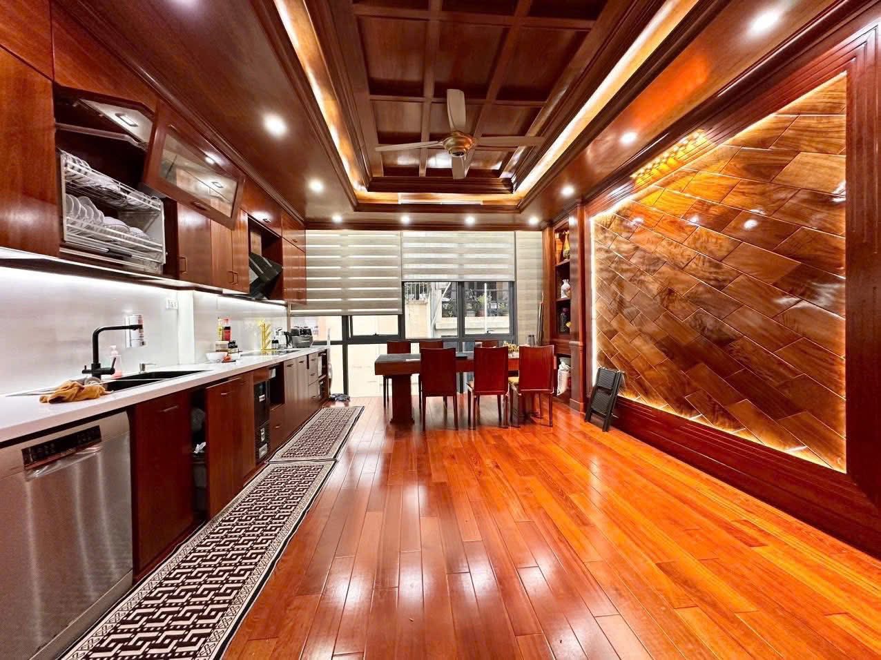 Bán nhà 9 tầng thang máy mặt phố Giáp Nhất 2