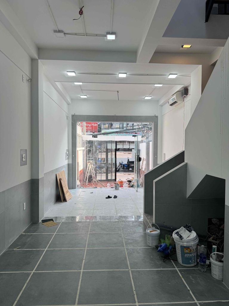 NGUYÊN CĂN MẶT TIỀN ĐƯỜNG 38 MỚI XÂY TRỐNG SUÔT TRỆT 2 LẦU GIÁ 20TR 2