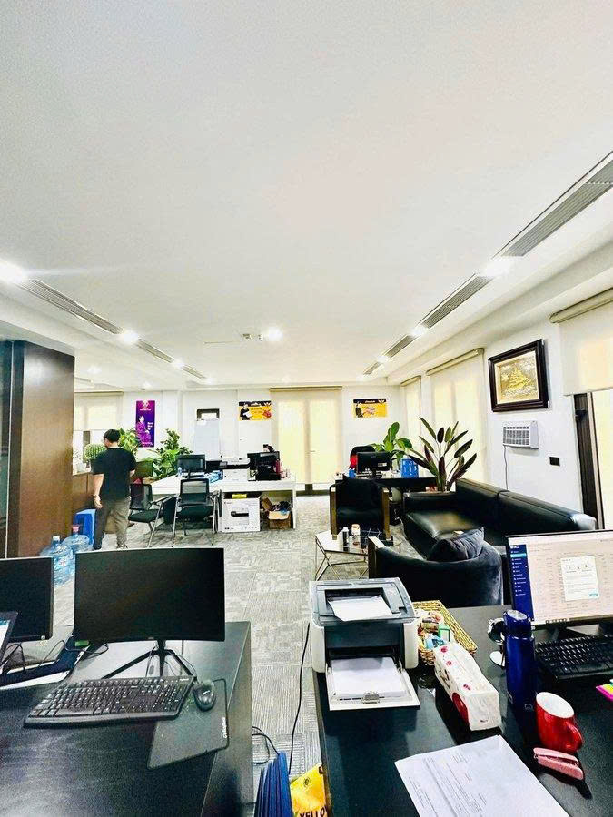 Bán tòa nhà 8 tầng mặt phố Nguyễn Thanh Bình, 205m2, mặt tiền 28m, lô góc, thang máy, kinh doanh 2