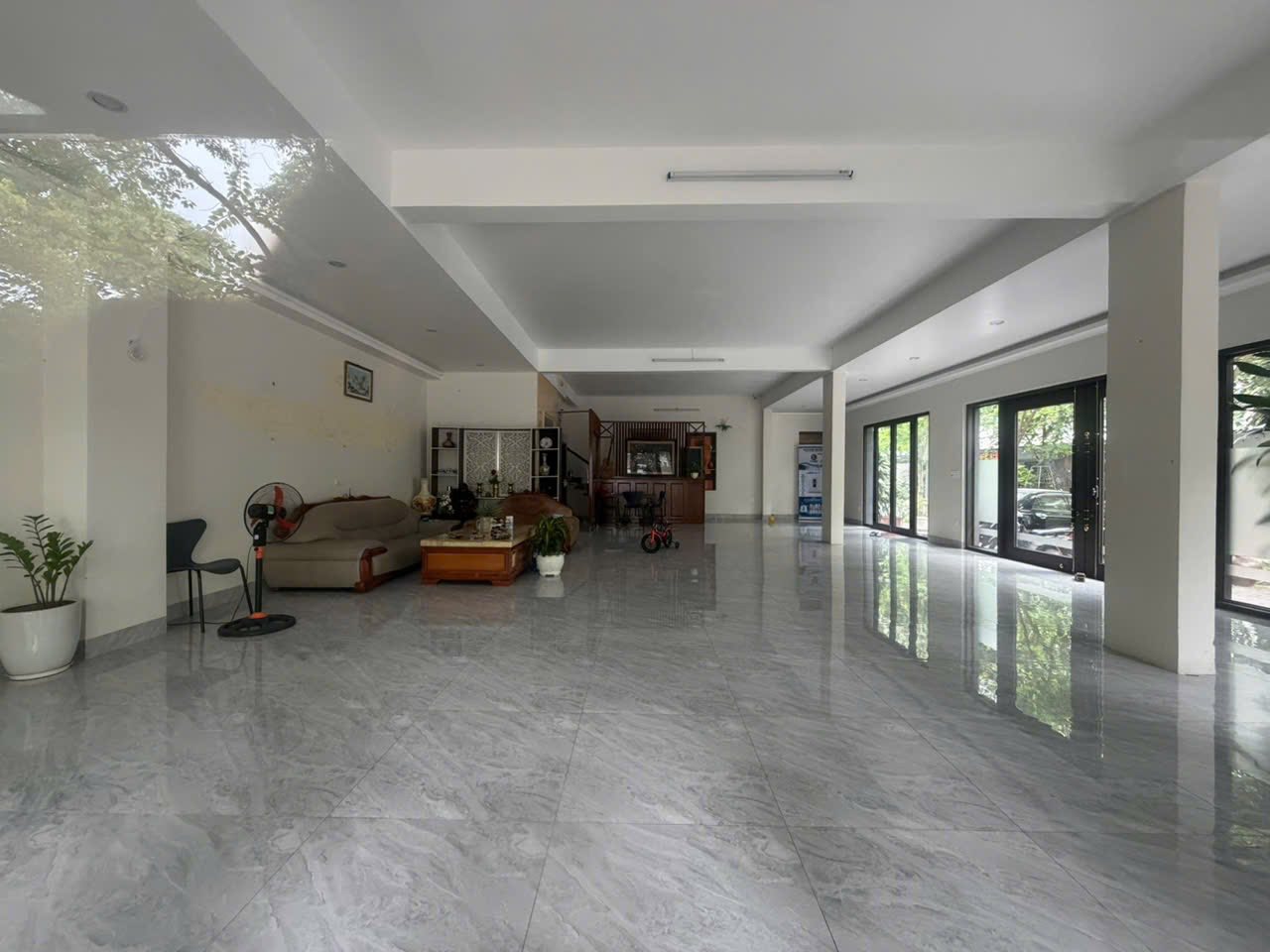 Cho thuê tầng 1 căn nhà góc mặt phố KĐT Ecopark Hải Dương, 150m2, vỉa hè cực rộng 3