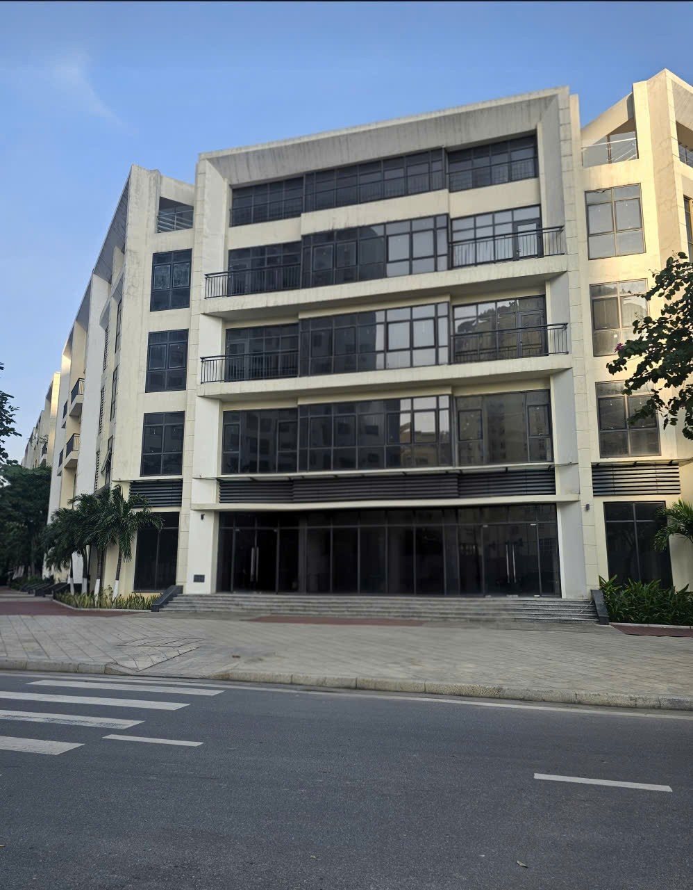 Cho thuê nhà, Trung Hòa, Vũ Phạm Hàm, Trần Kim Xuyến; 105m2* 5T -50 tr